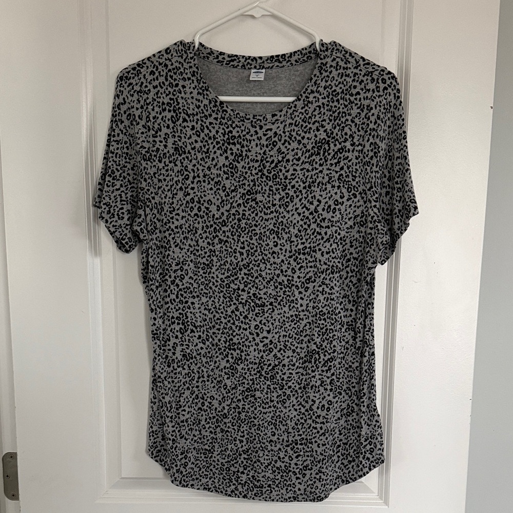 Old Navy Grey Leopard-Print Short Sleeve Tee